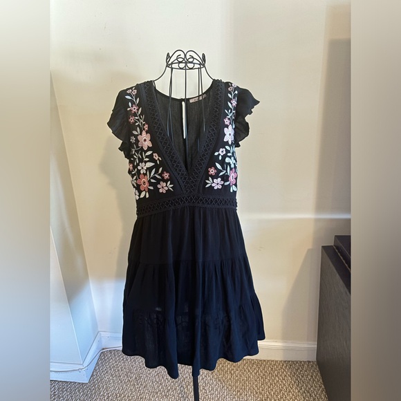 Francesca’s V Neck Skater Dress Size M - Picture 1 of 8